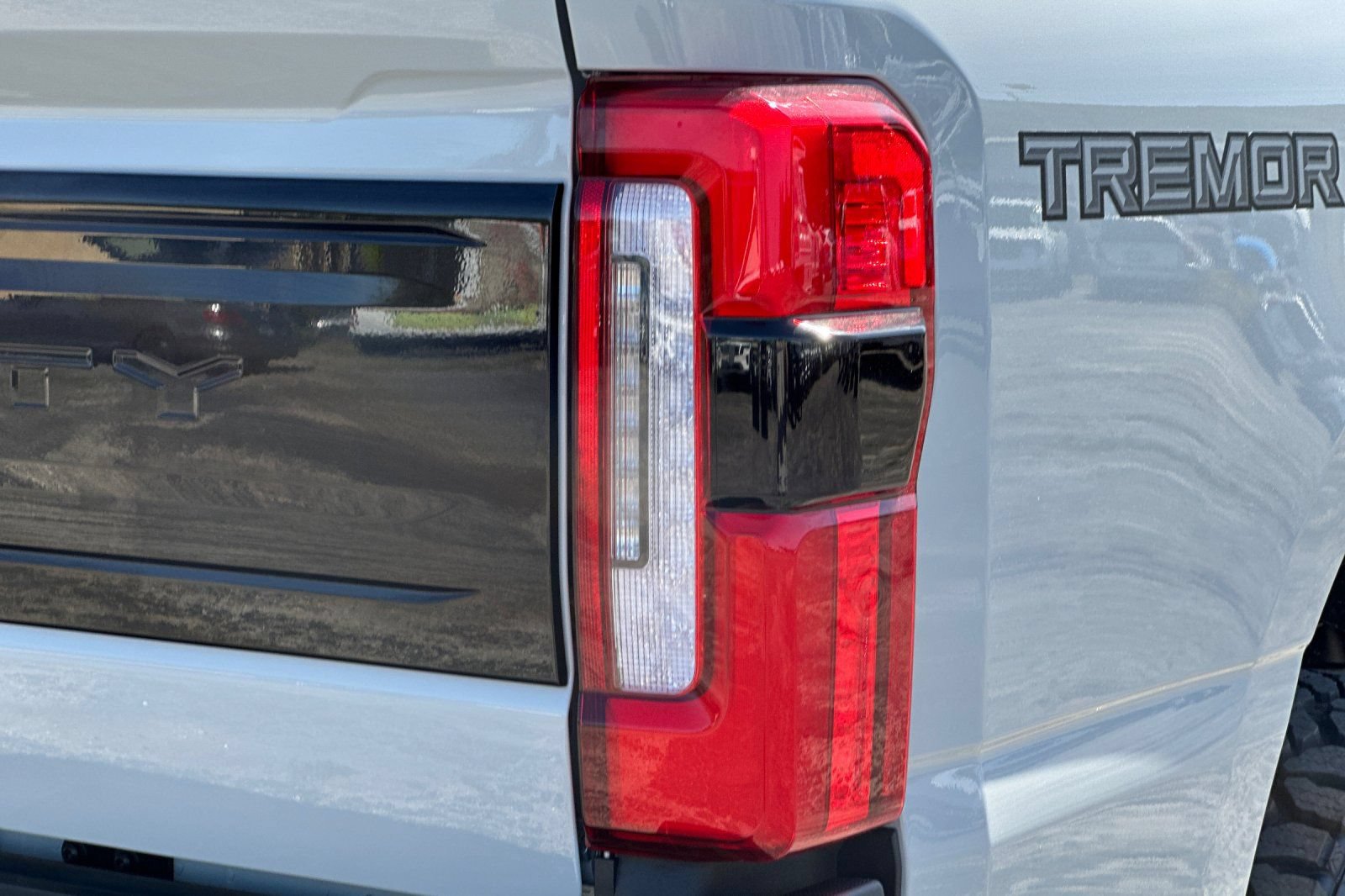 New 2026 Ford F350 Platinum w/ Tremor Off-Road Package AWD/4WD image 25