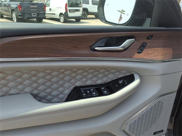 Used 2022 Jeep Grand Cherokee L Summit w/ Advanced Protech Group IV image 10