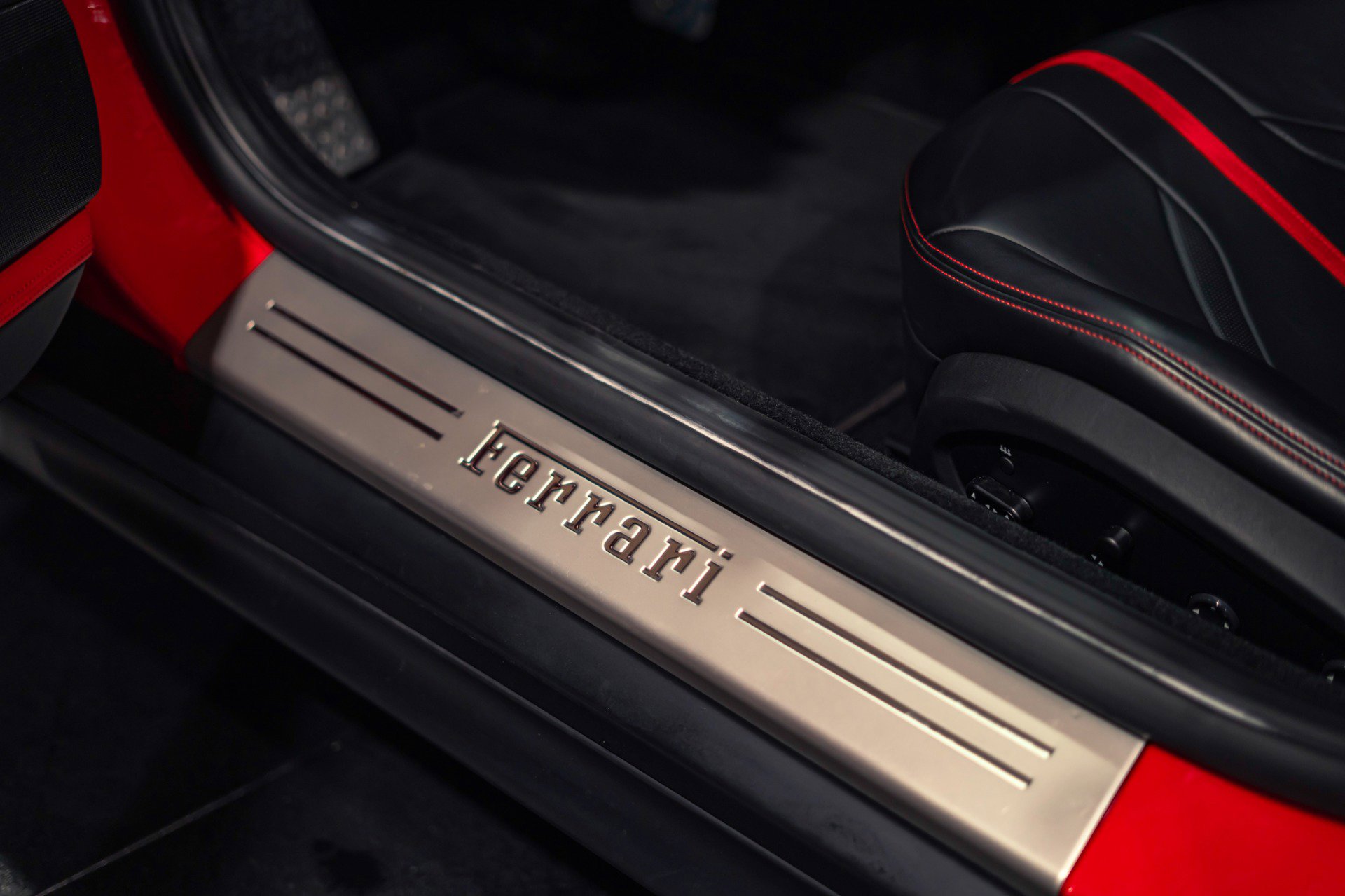 Used 2020 Ferrari 812 Superfast RWD image 35