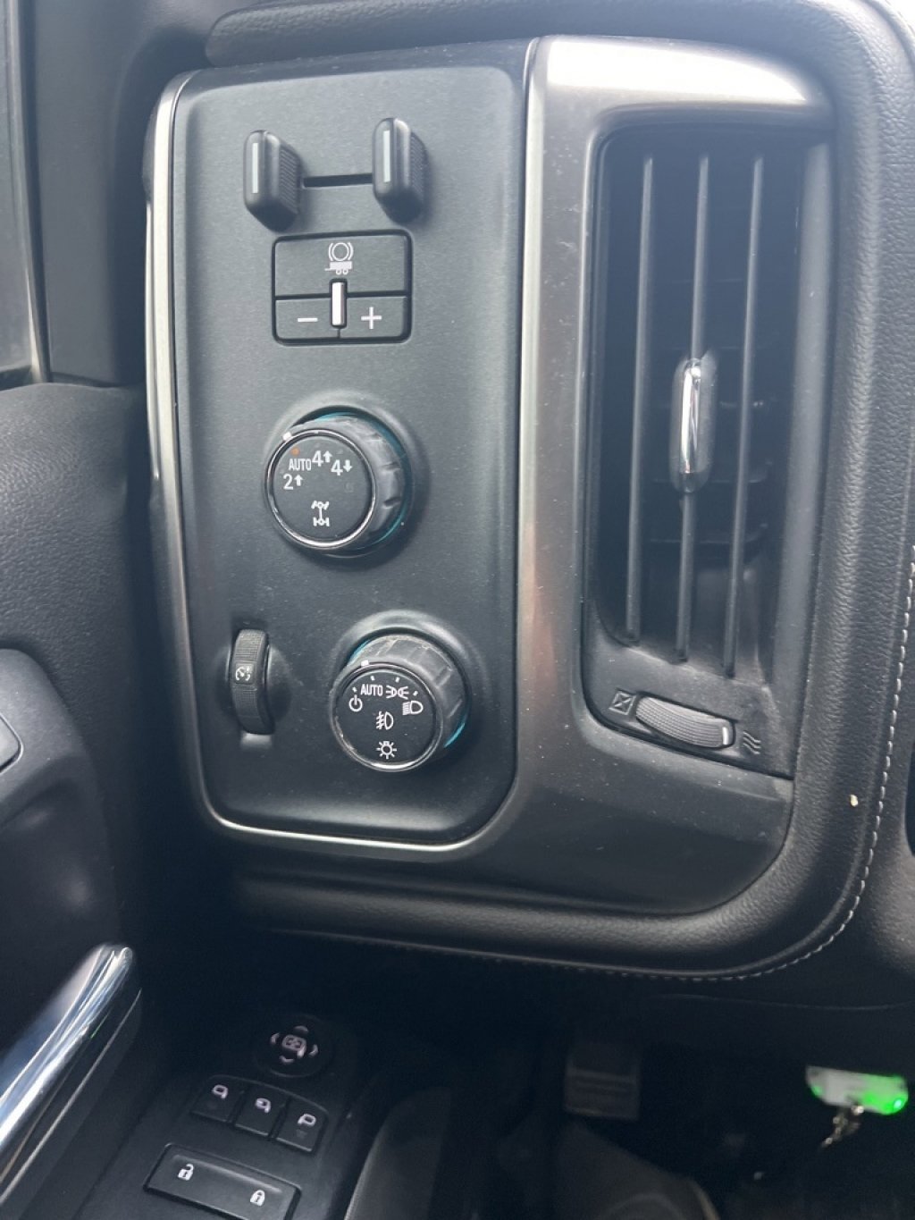 Used 2018 Chevrolet Silverado 1500 LTZ Z71 w/ Centennial Edition image 5