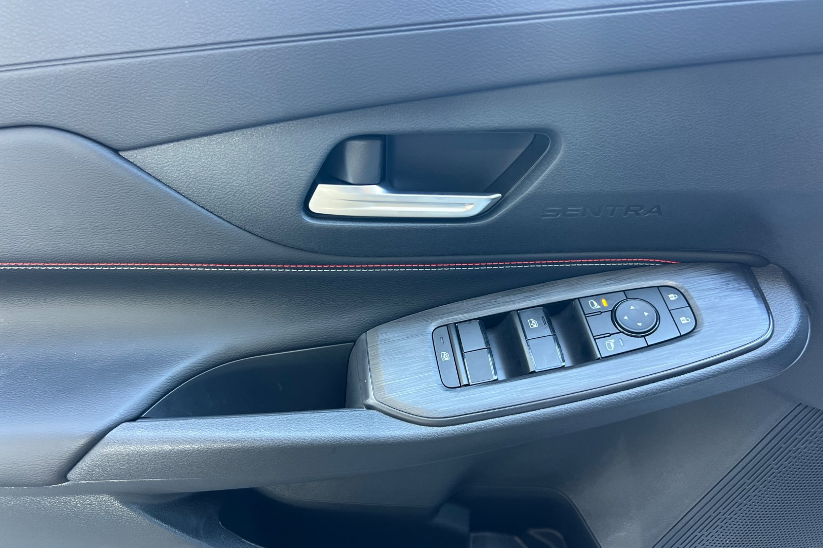 New 2027 Nissan Sentra SR w/ Floor Mat Package FWD image 8