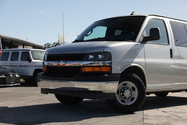 Used 2017 Chevrolet Express 3500 LT w/ LT Preferred Equipment Group RWD image 29