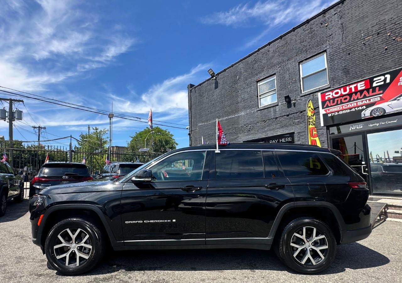 Used 2024 Jeep Grand Cherokee L Limited w/ Luxury Tech Group II AWD/4WD image 4
