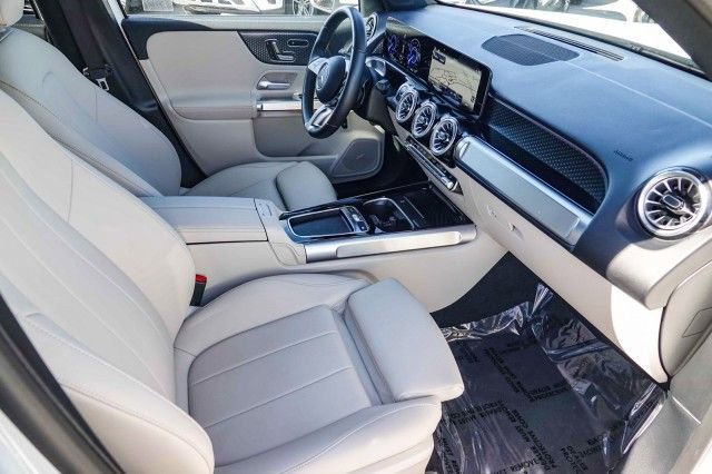 Used 2024 Mercedes-Benz EQB 300 4MATIC image 16