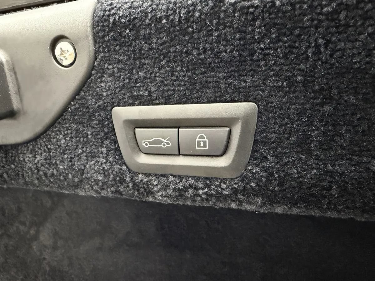 Used 2016 Rolls-Royce Wraith RWD image 30