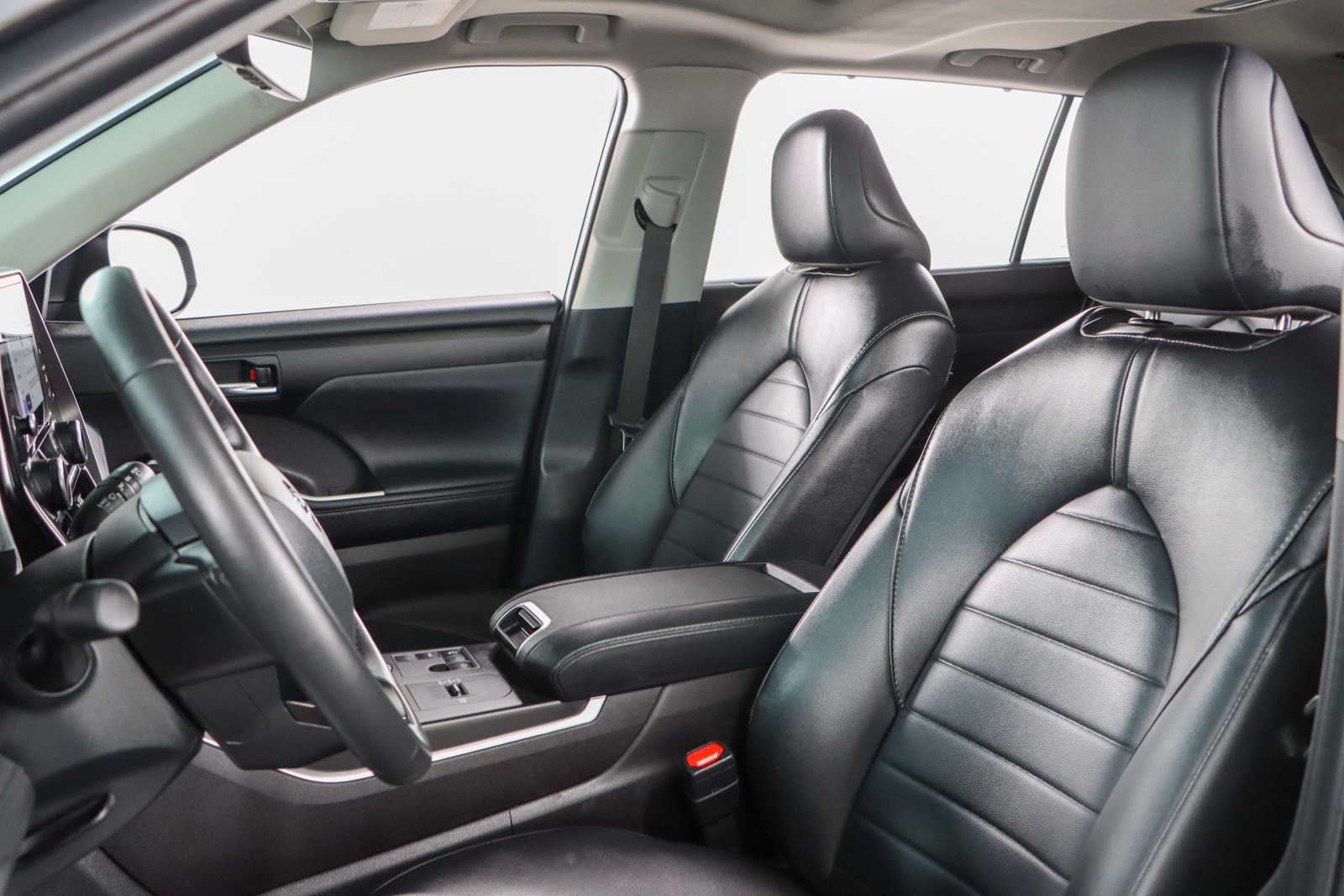 Used 2024 Toyota Highlander XLE image 24