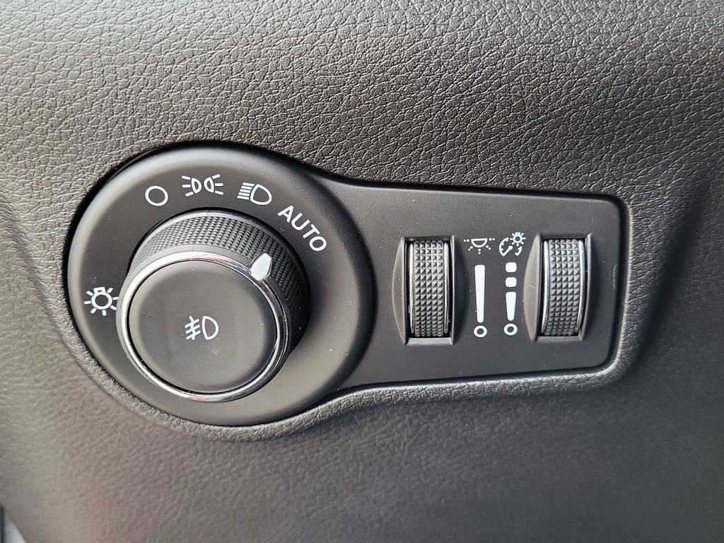 Used 2024 Jeep Compass Limited image 23