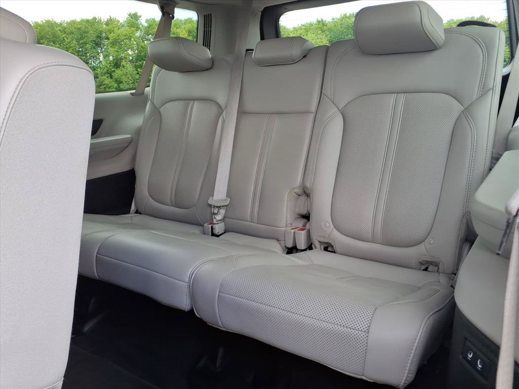 Used 2024 Jeep Wagoneer L Series II w/ Flexible Seating Group AWD/4WD image 24