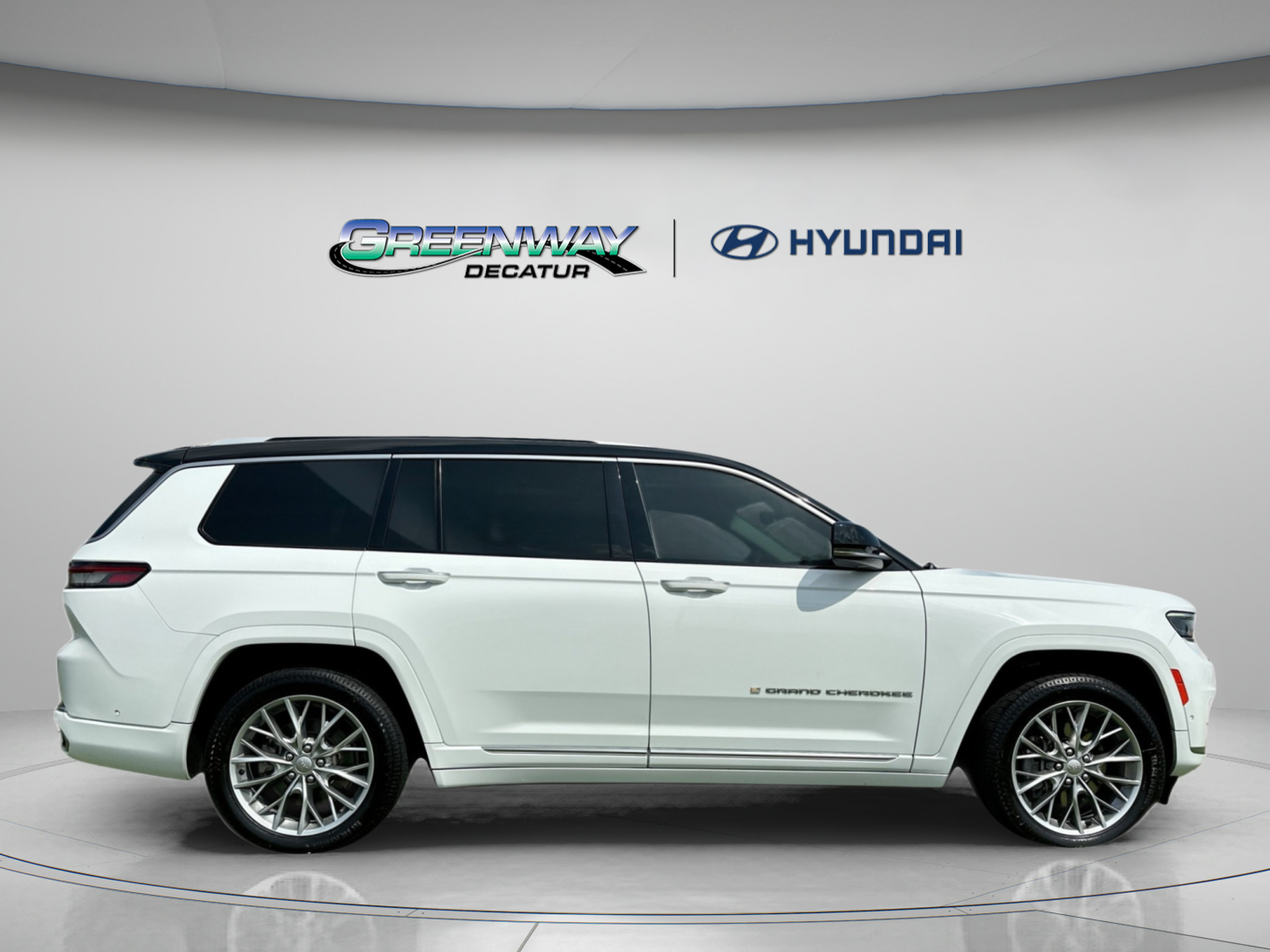 Used 2022 Jeep Grand Cherokee L Summit w/ Advanced Protech Group IV AWD/4WD image 9