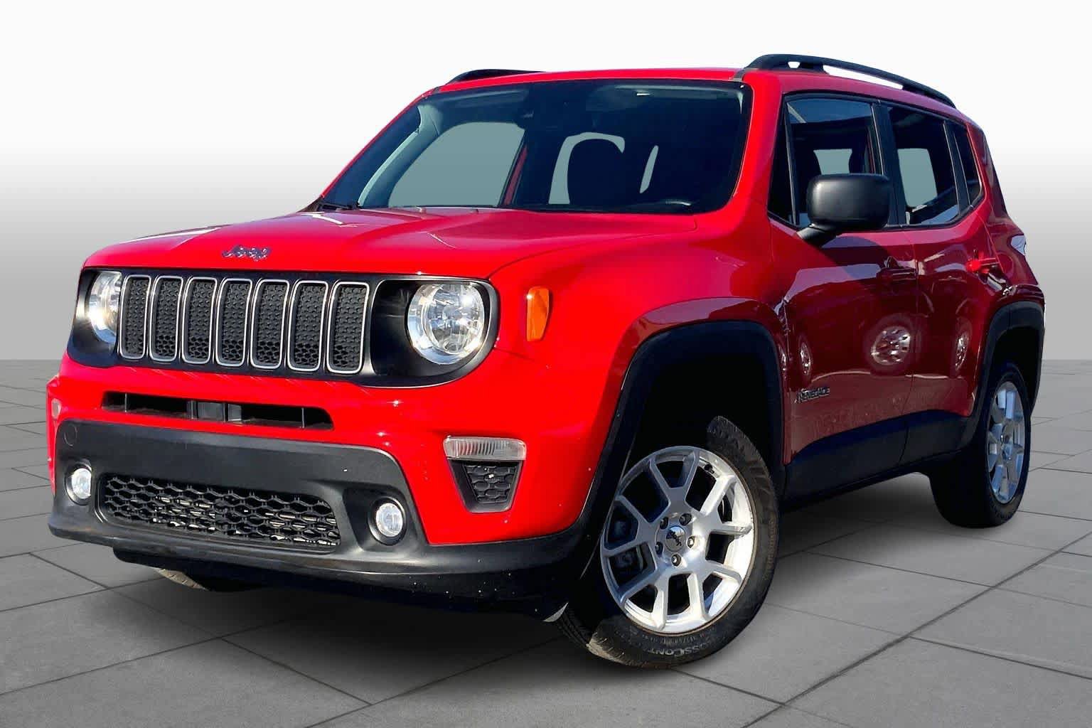 Used 2023 Jeep Renegade Latitude w/ Premium Group image 2