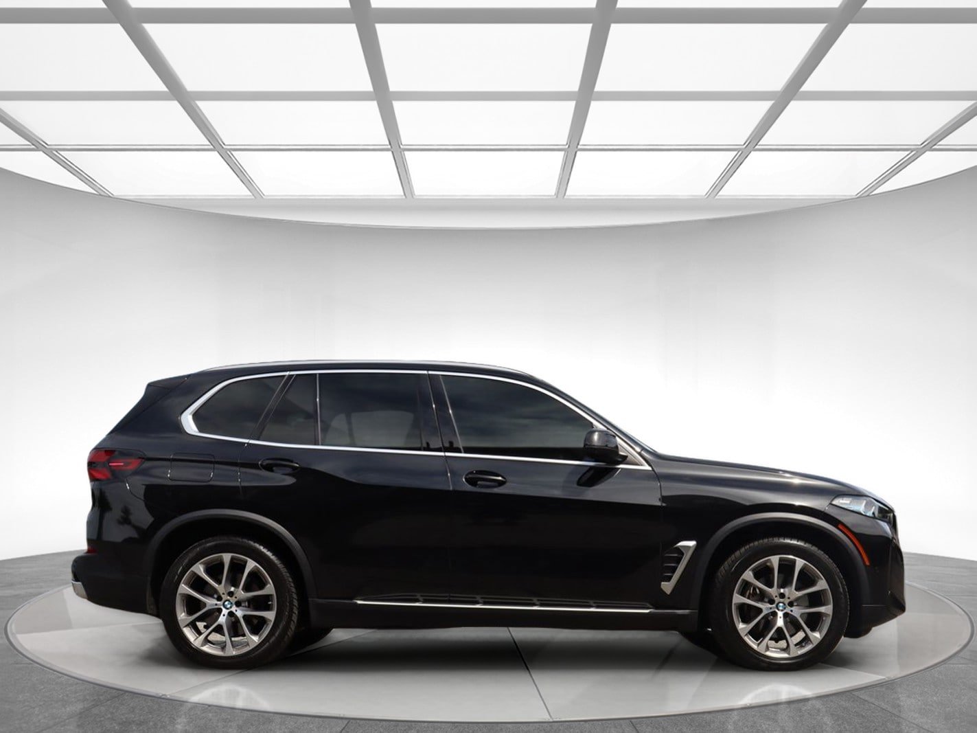 Used 2024 BMW X5 xDrive40i w/ Premium Package AWD/4WD image 5