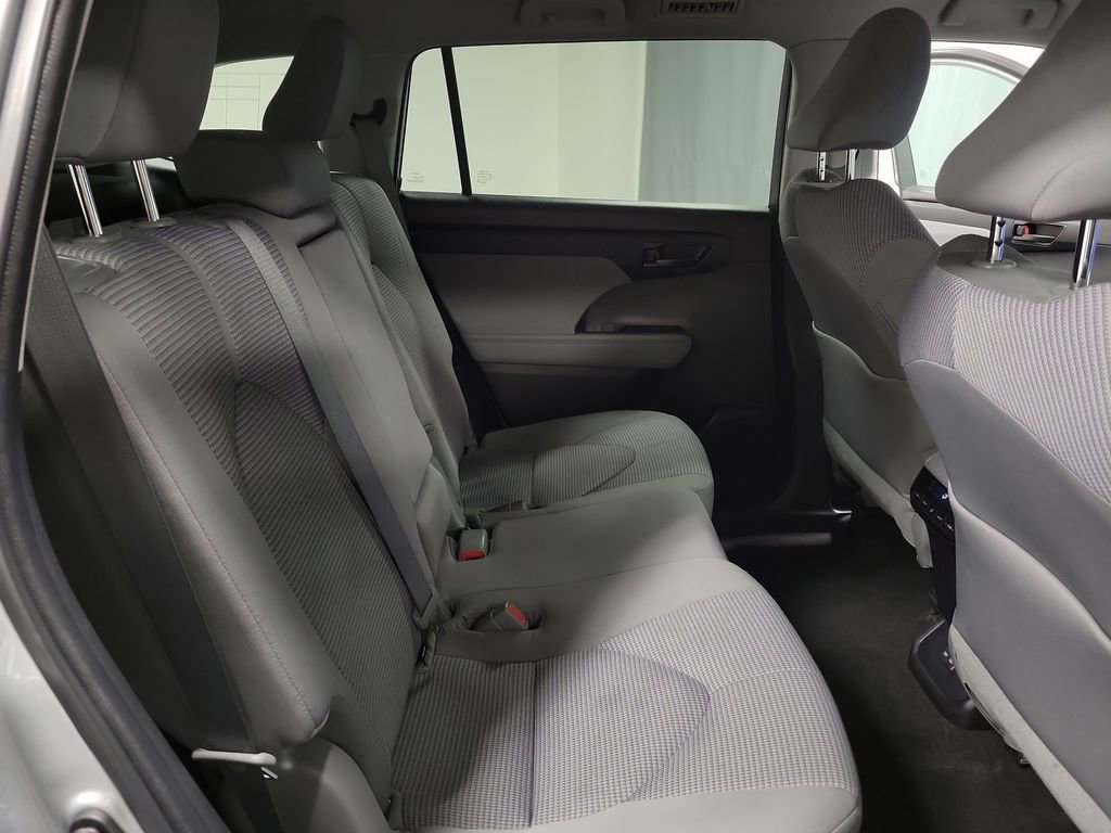 Used 2023 Toyota Highlander L image 22