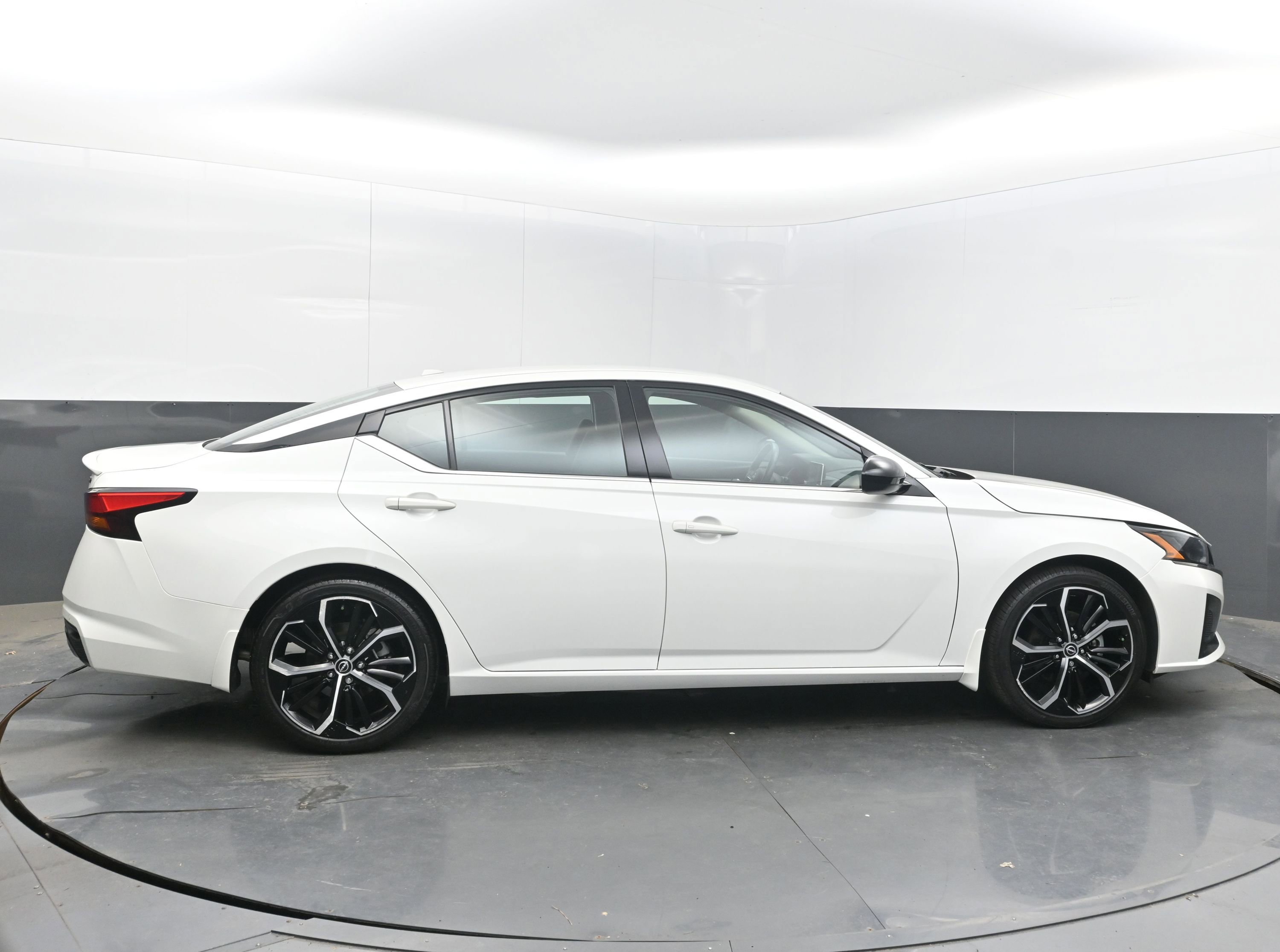 Certified 2024 Nissan Altima 2.5 SR image 8