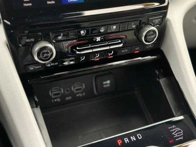 Used 2023 Jeep Grand Cherokee Overland w/ Luxury Tech Group IV AWD/4WD image 14