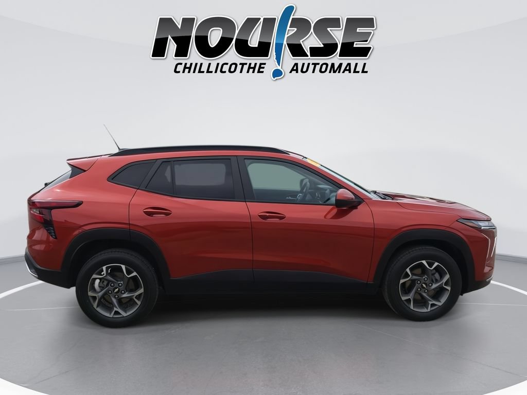 Used 2024 Chevrolet Trax LT w/ LT Convenience Package FWD image 9