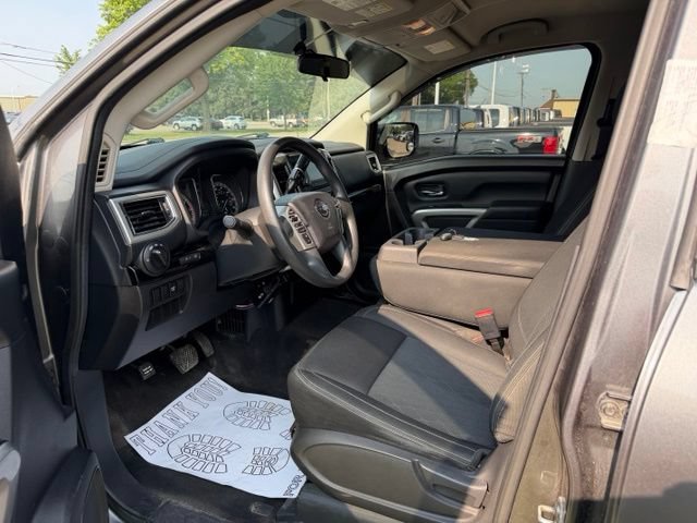 Used 2017 Nissan Titan S AWD/4WD image 11