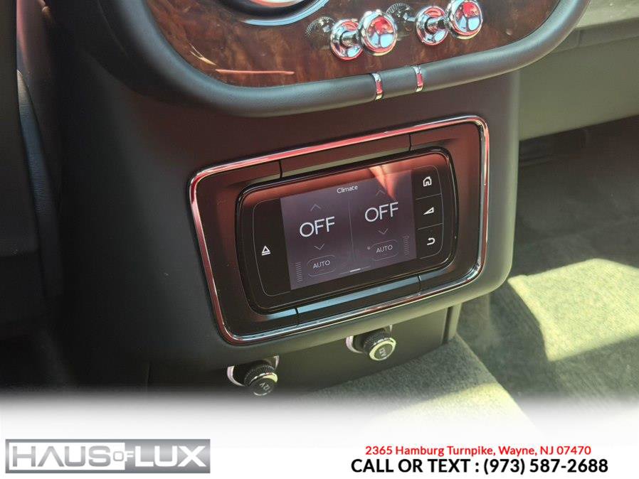Used 2017 Bentley Bentayga AWD/4WD image 36