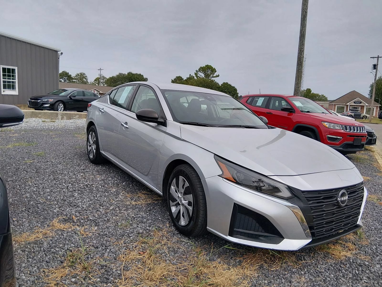 Used 2024 Nissan Altima 2.5 S FWD image 2