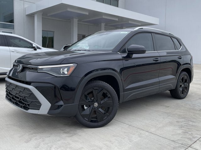 New 2025 Volkswagen Taos SE FWD image 1
