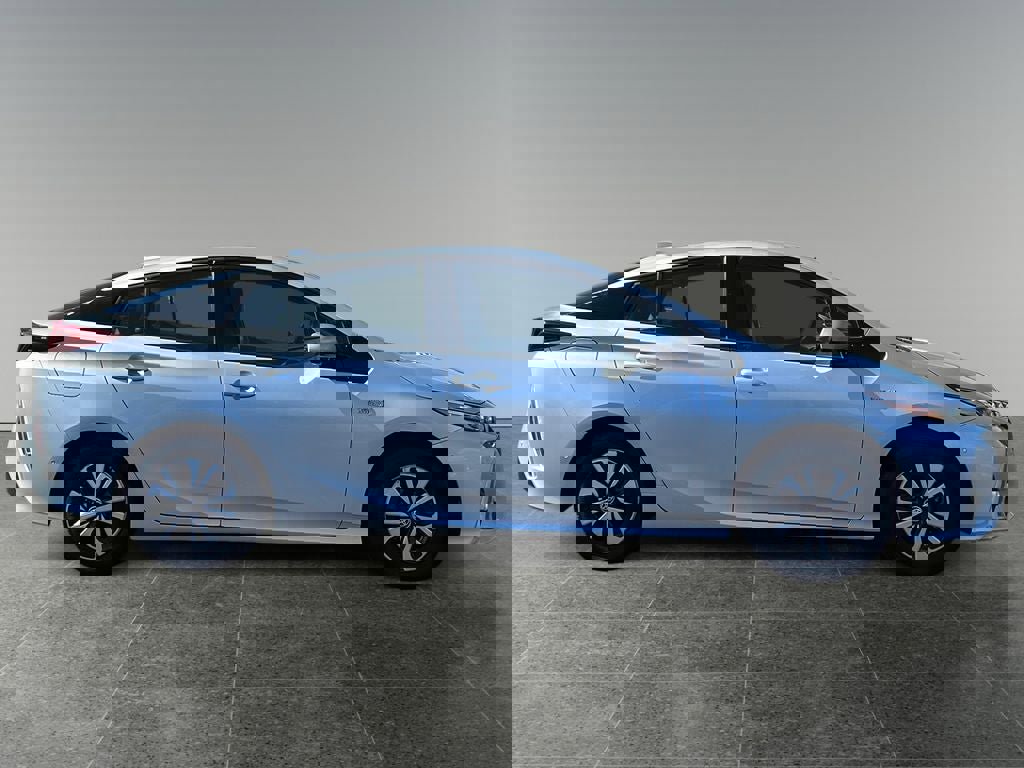 Used 2017 Toyota Prius Prime Advanced image 8