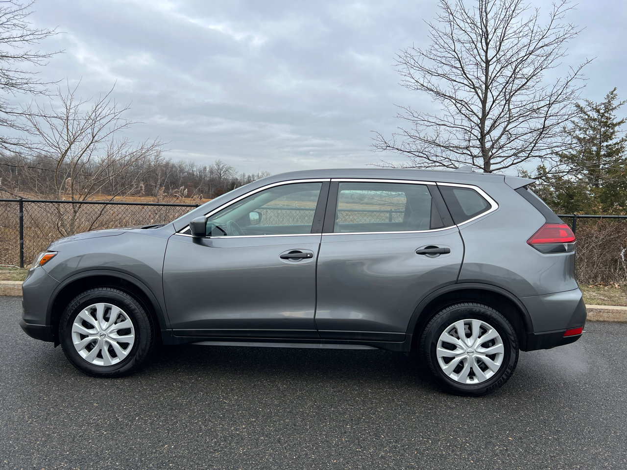 Used 2018 Nissan Rogue S image 4