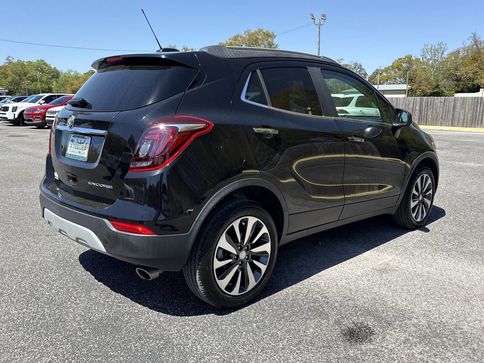 Used 2022 Buick Encore Preferred w/ Safety Package FWD image 5