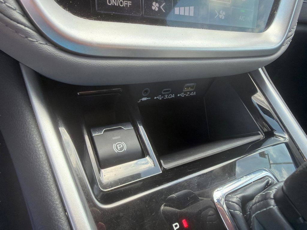 Used 2024 Subaru Outback Premium AWD/4WD image 25