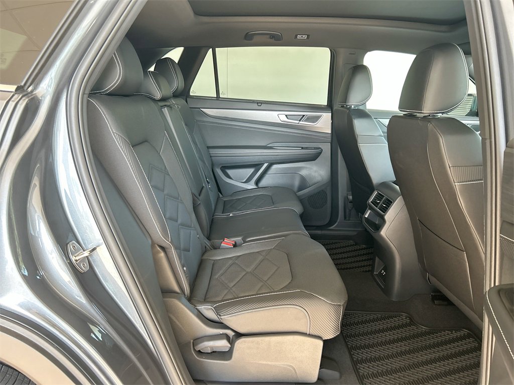 New 2025 Volkswagen Atlas Cross Sport SE image 39
