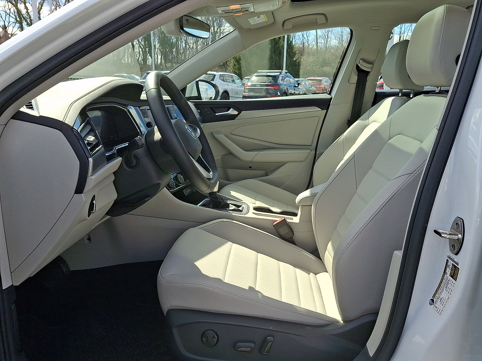 Used 2024 Volkswagen Jetta SE w/ Panoramic Sunroof Package image 14