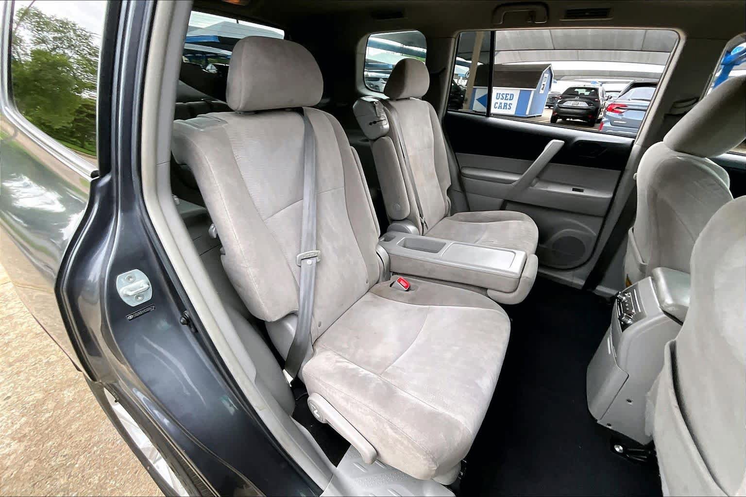 Used 2012 Toyota Highlander FWD w/ Cold Weather Pkg image 18
