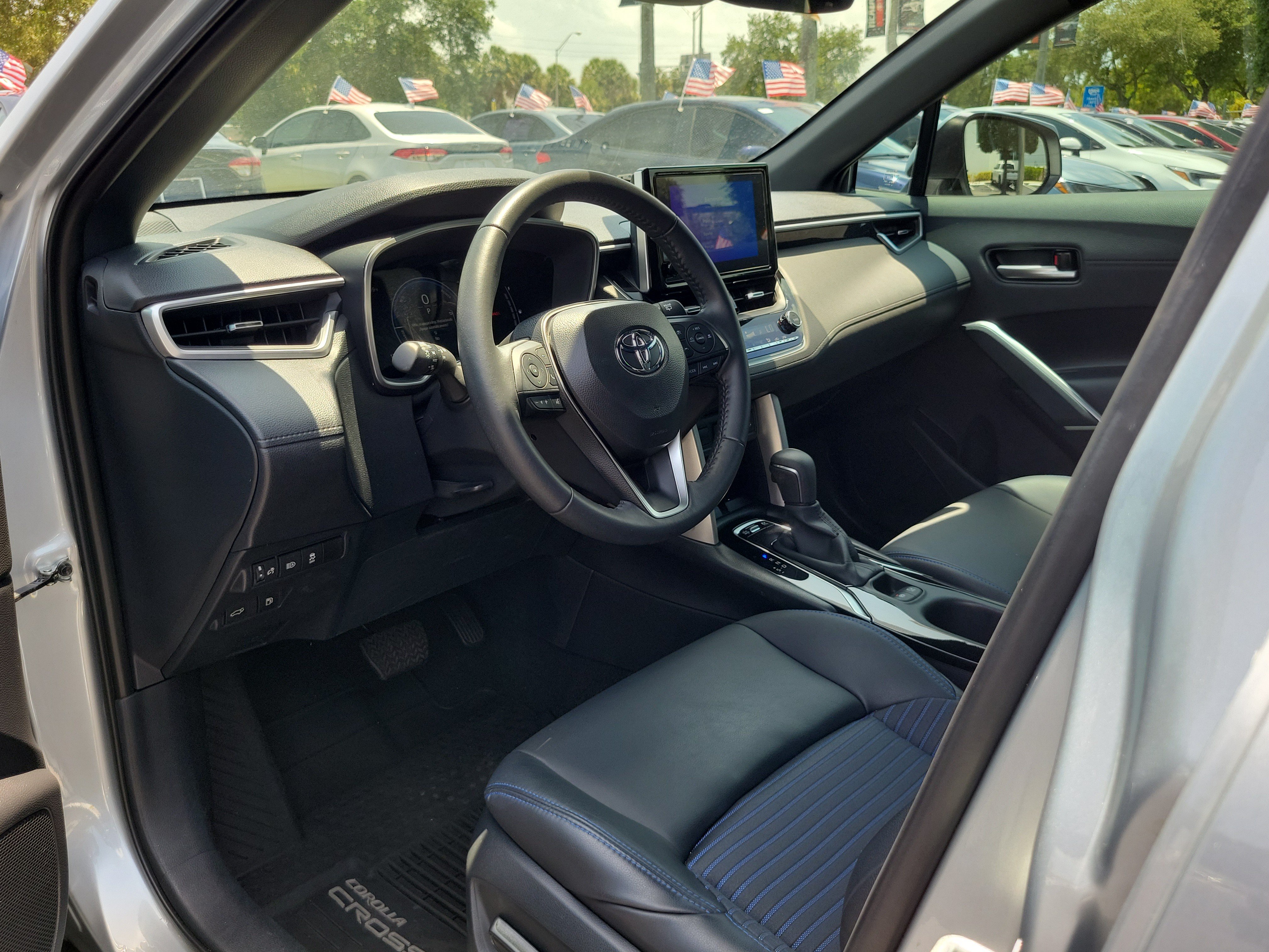 Used 2024 Toyota Corolla Cross AWD Hybrid w/ Convenience Package image 19