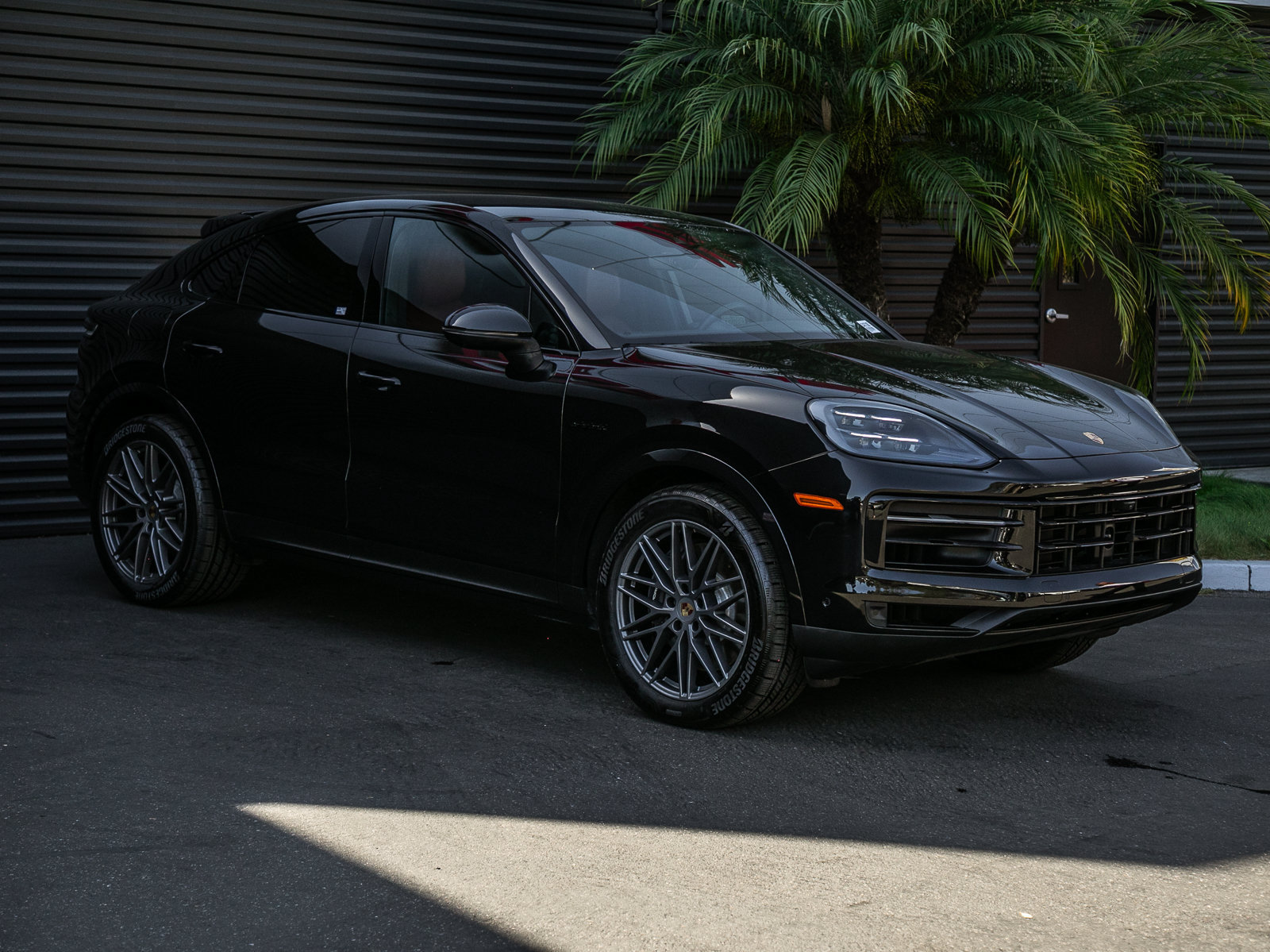 Certified 2025 Porsche Cayenne E-Hybrid Coupe AWD/4WD image 6