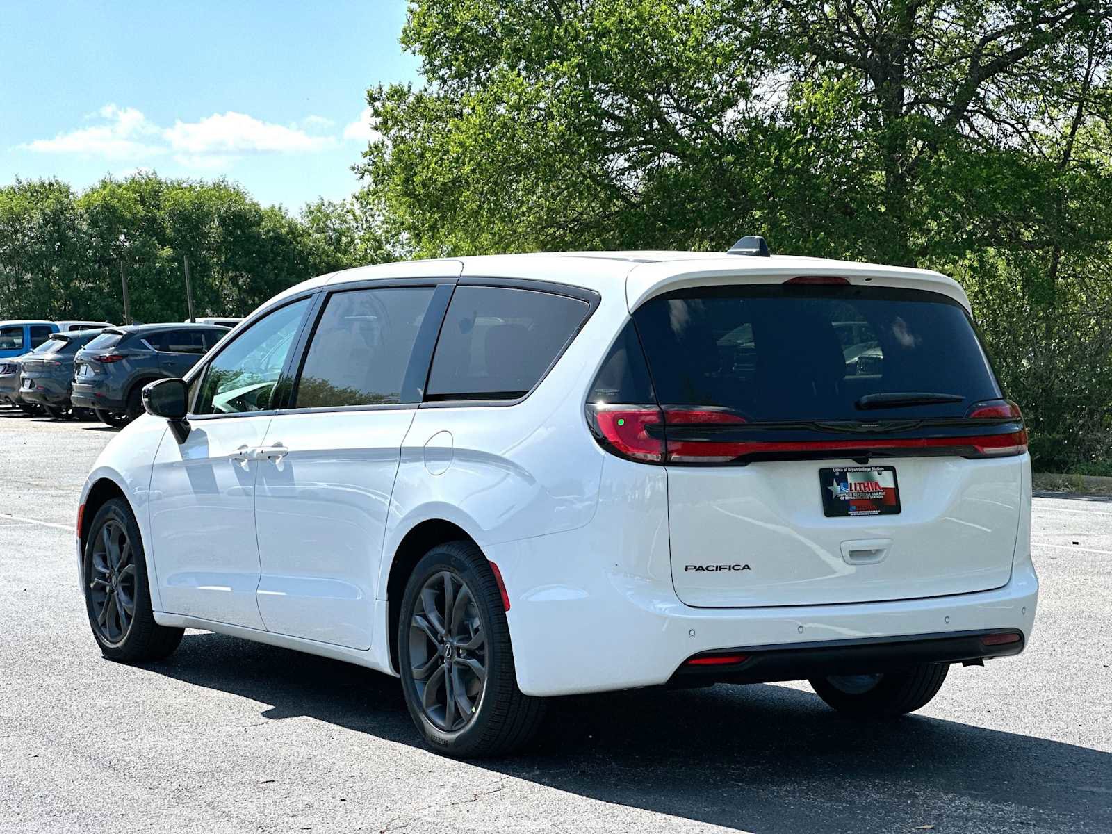 New 2026 Chrysler Pacifica Select FWD image 13