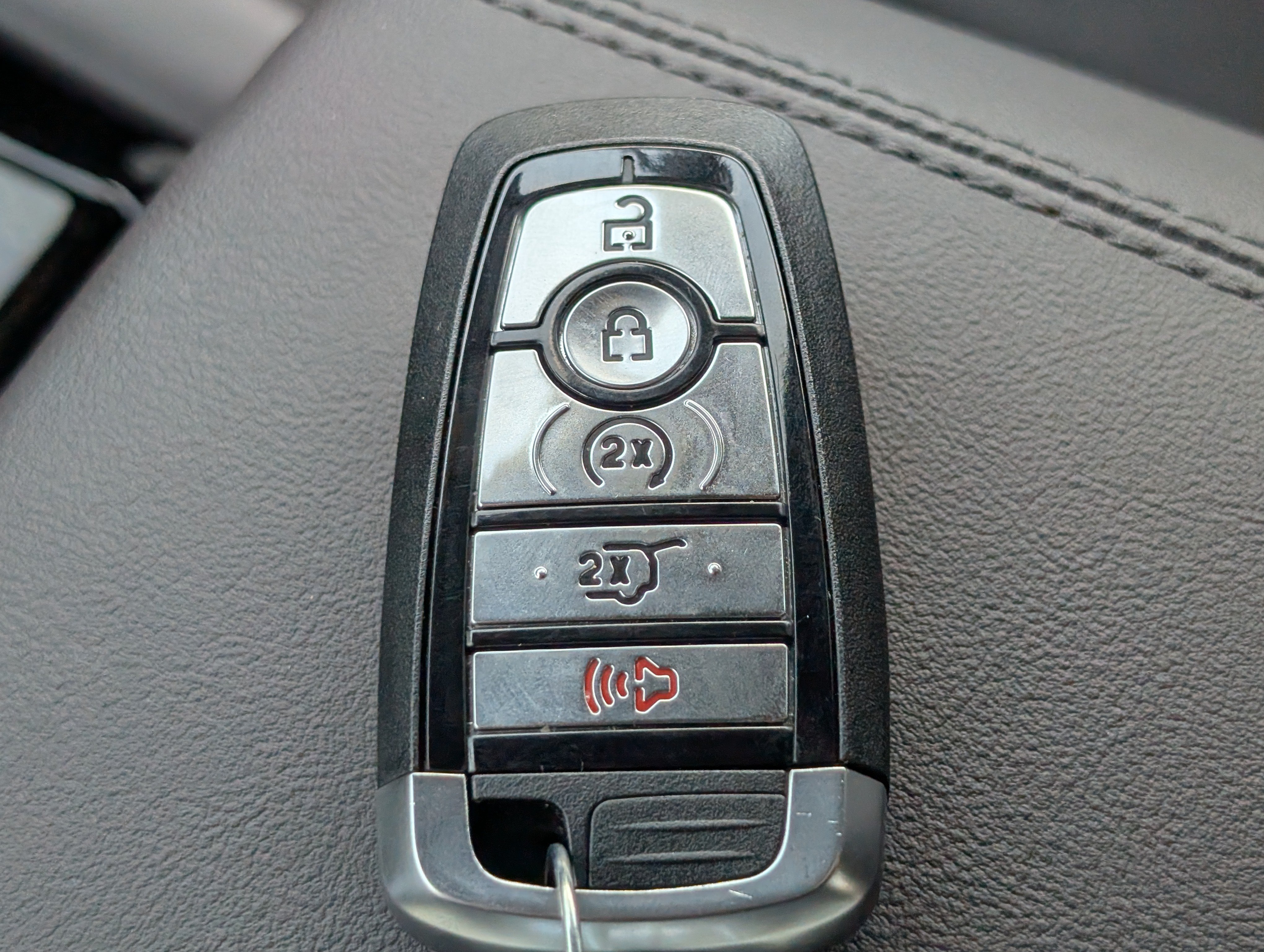 Used 2026 Ford Explorer Platinum RWD image 31