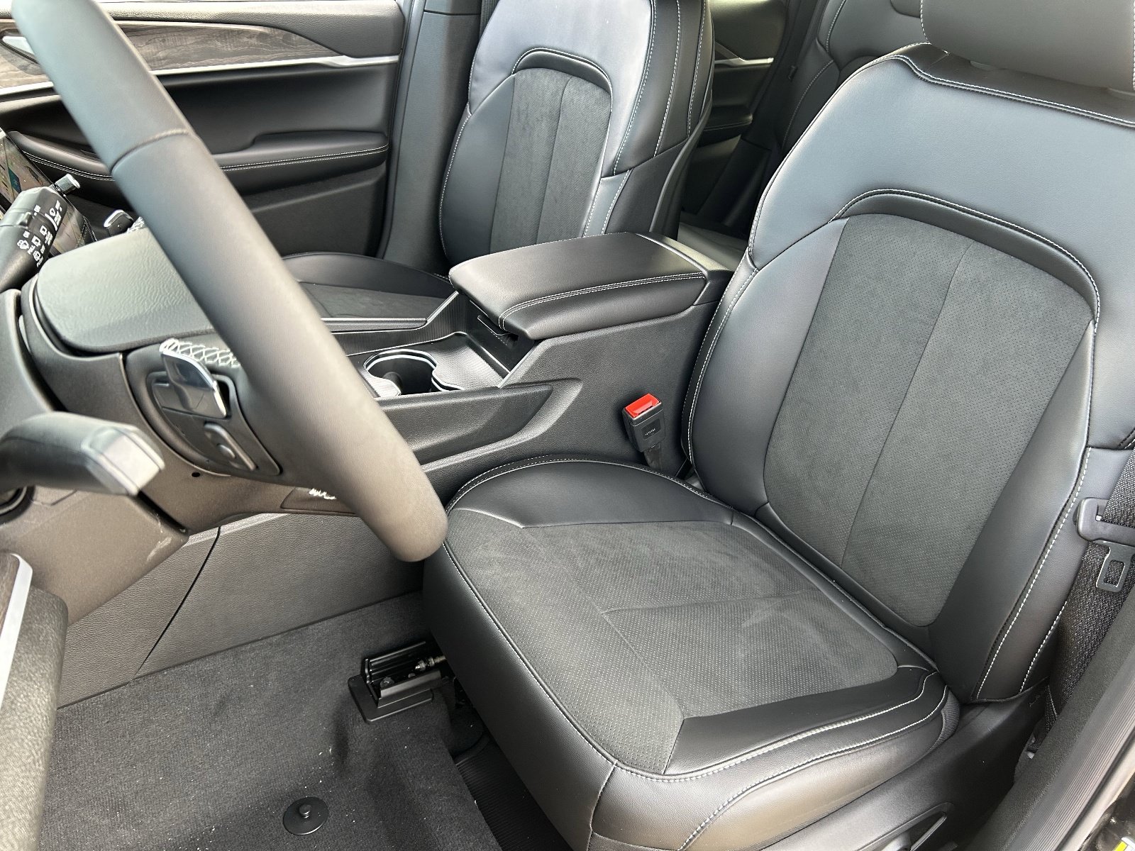 New 2026 Jeep Grand Cherokee Altitude AWD/4WD image 17