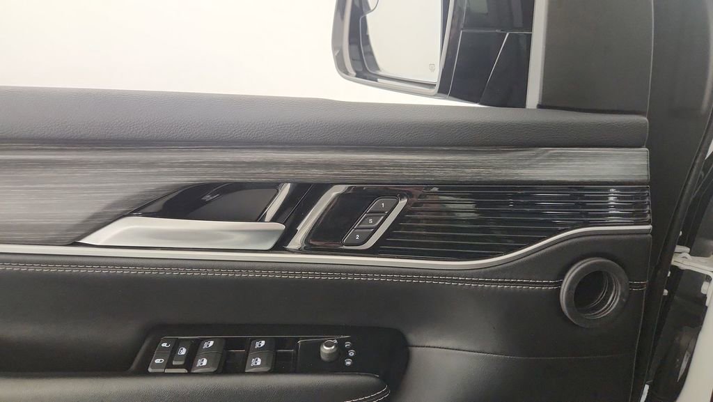 Used 2024 Jeep Wagoneer L Series II w/ Flexible Seating Group image 27