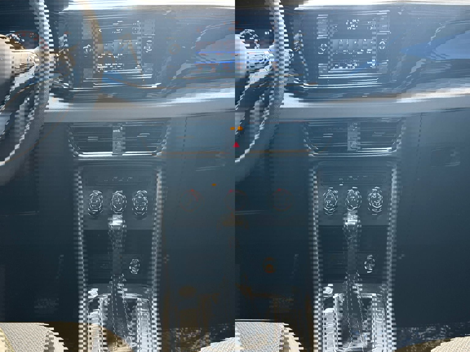 Used 2022 Volkswagen Taos S image 15