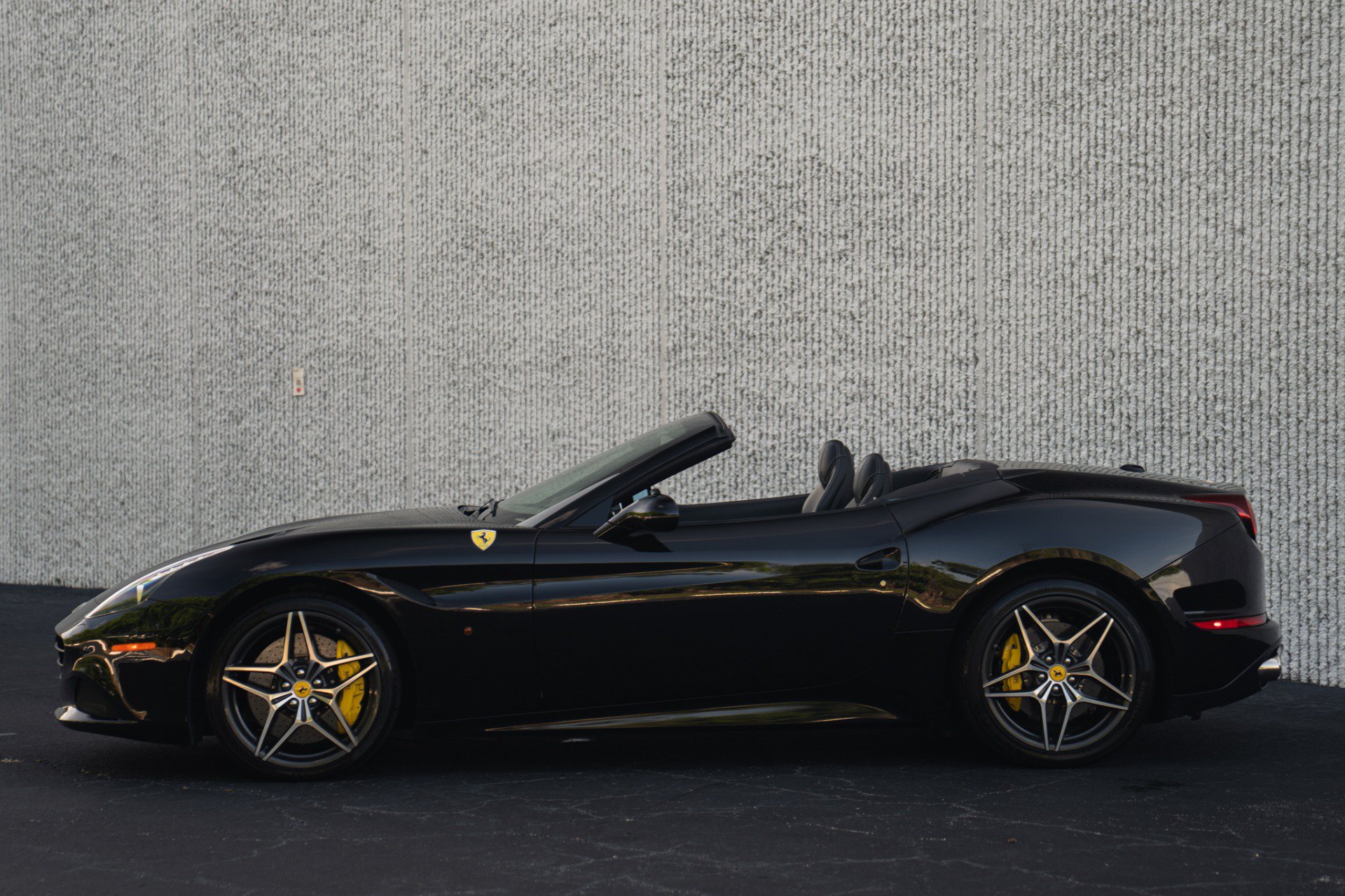 Used 2017 Ferrari California T RWD image 10
