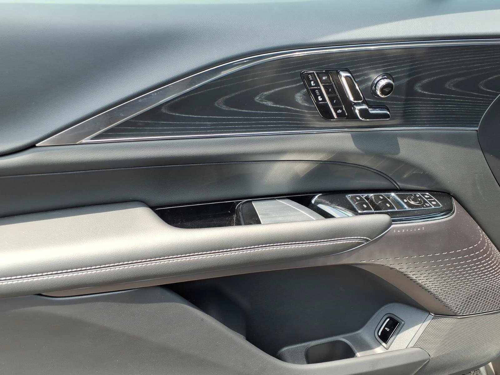 Certified 2024 Cadillac Lyriq Luxury AWD/4WD image 18