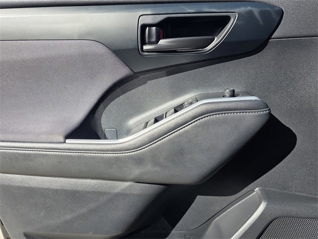 Used 2024 Toyota Highlander LE image 16