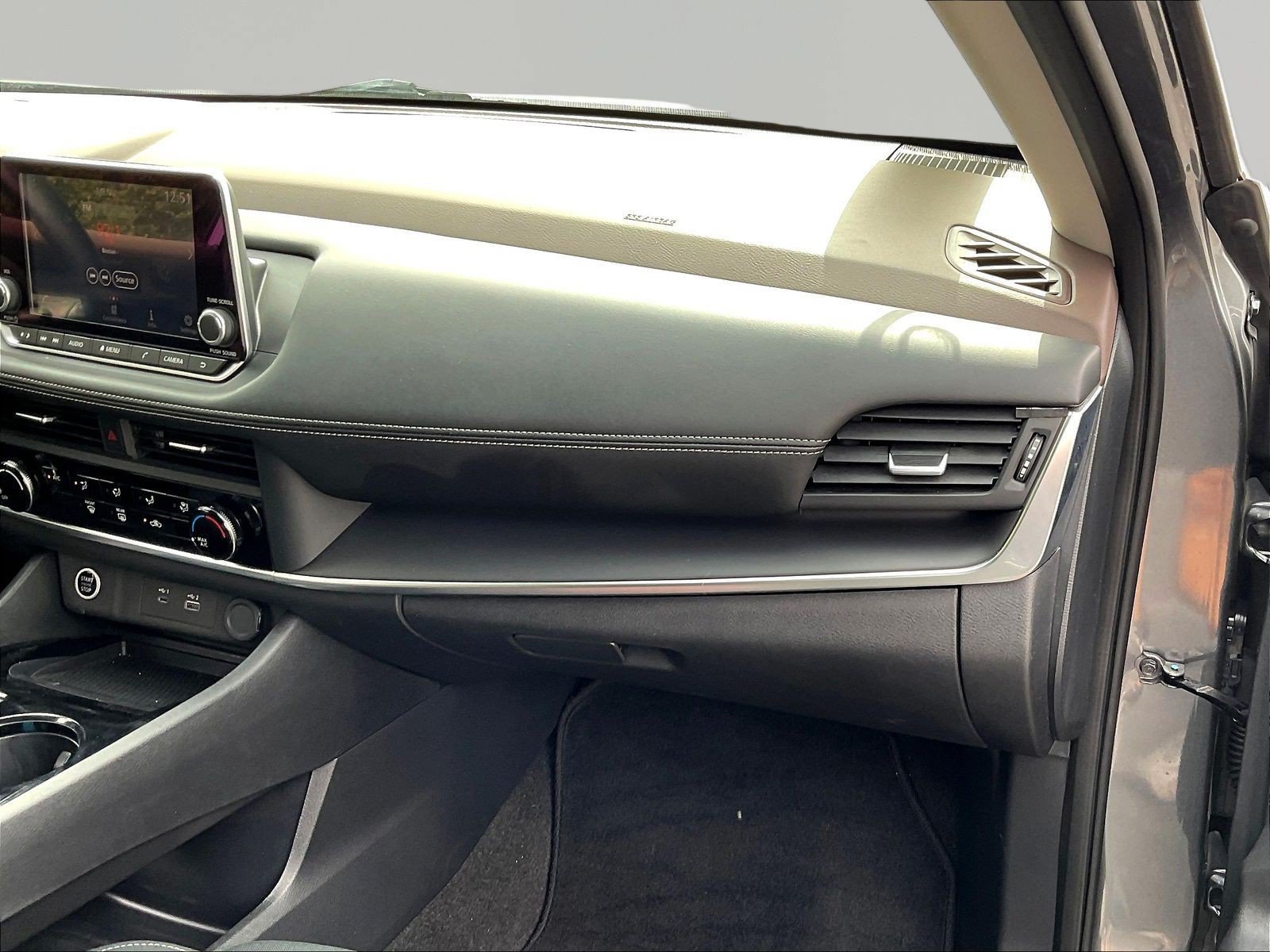 Used 2023 Nissan Rogue S FWD image 27