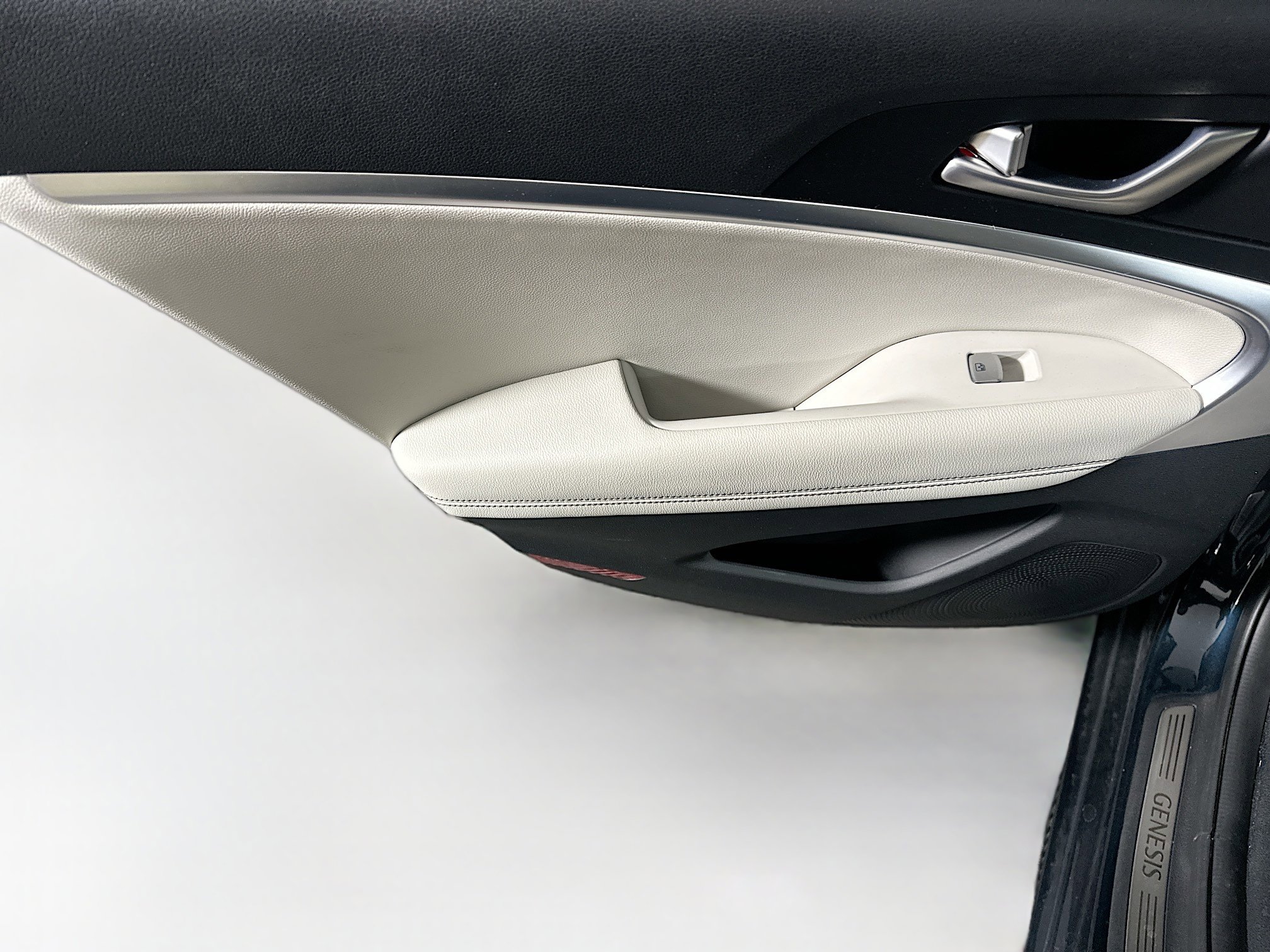 Used 2025 Genesis G70 2.5T image 27