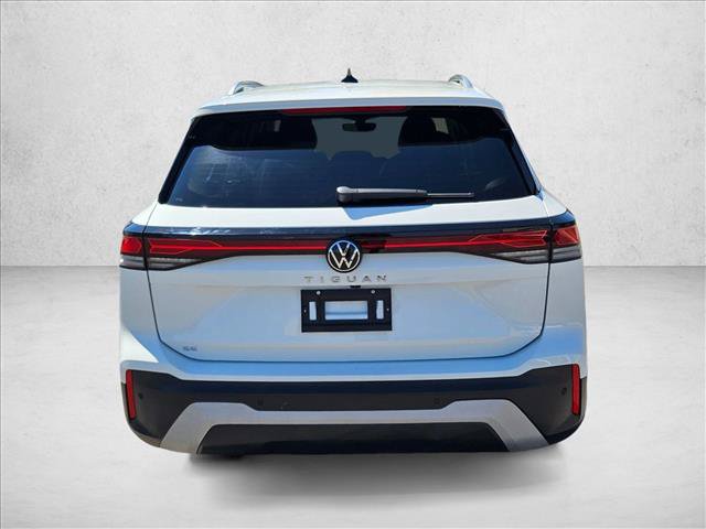 Certified 2025 Volkswagen Tiguan SE FWD image 7