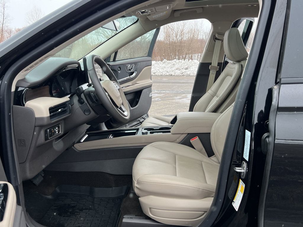 Used 2023 Lincoln Corsair Reserve w/ Equipment Group 202A image 15