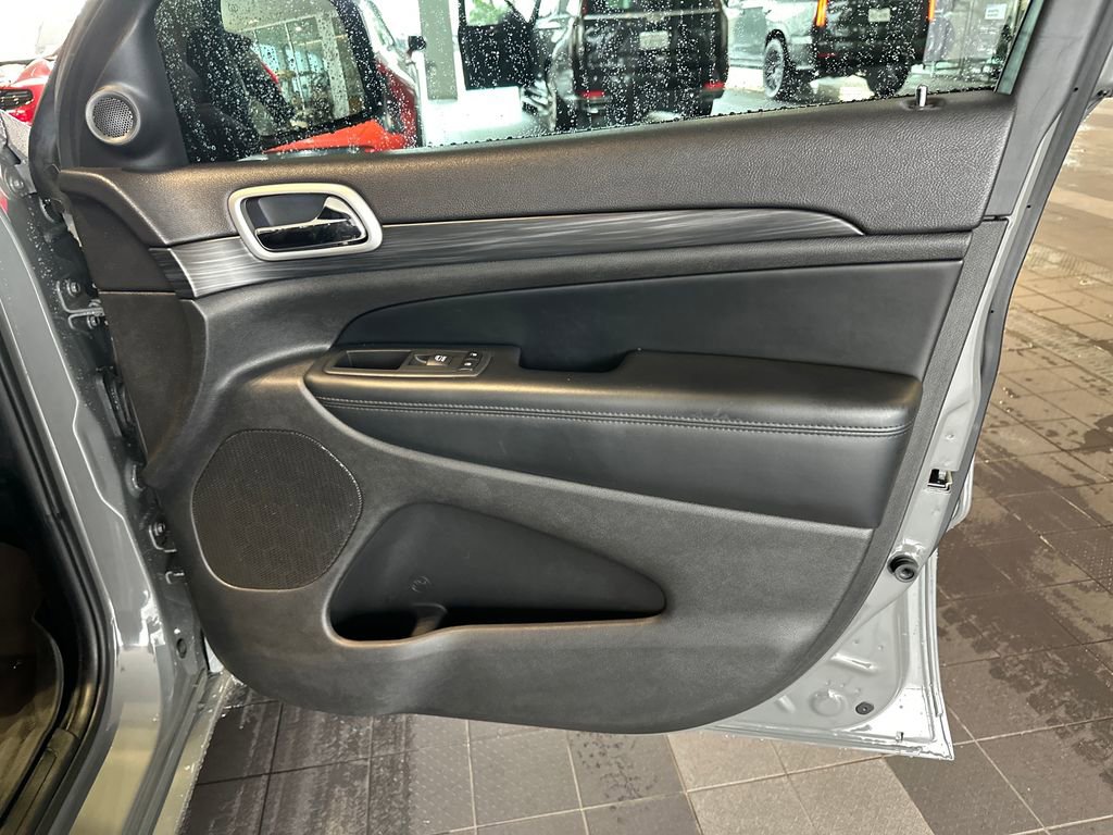 Used 2020 Jeep Grand Cherokee Altitude AWD/4WD image 35