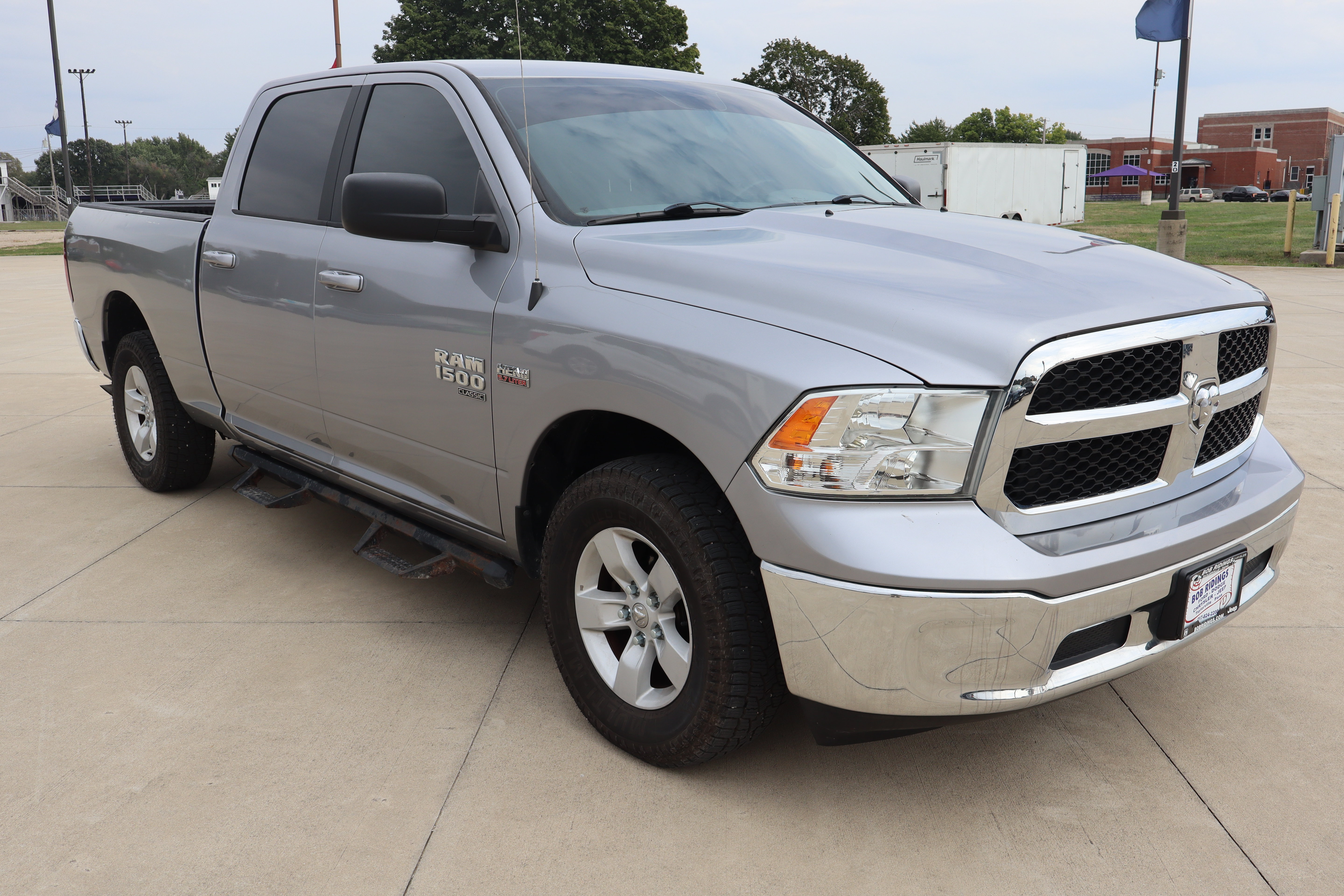 Used 2020 RAM 1500 Classic SLT AWD/4WD image 4