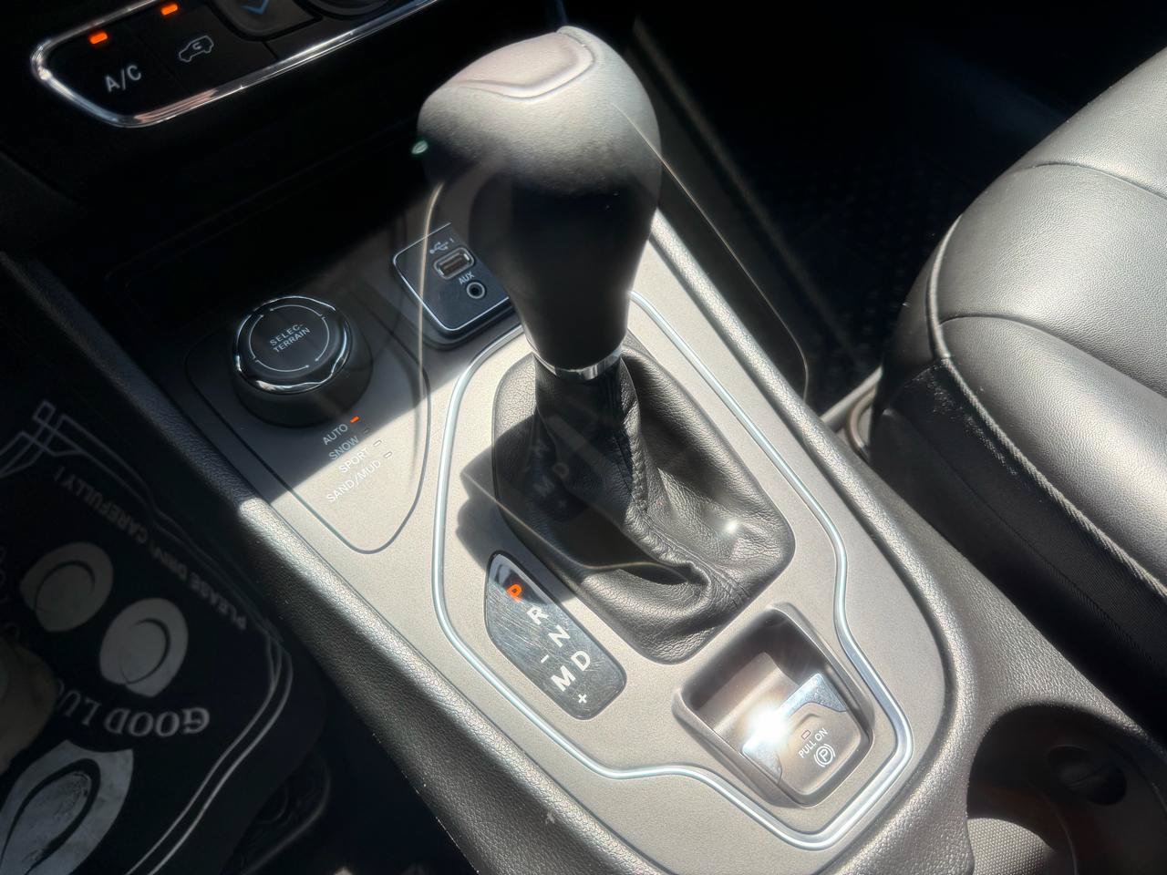 Used 2019 Jeep Cherokee Latitude Plus w/ Comfort/Convenience Group AWD/4WD image 16