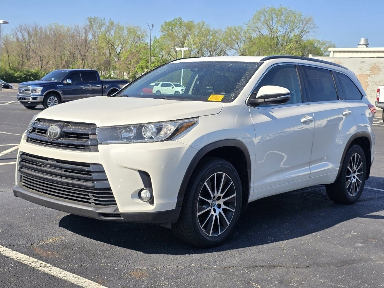 Used 2018 Toyota Highlander SE image 3