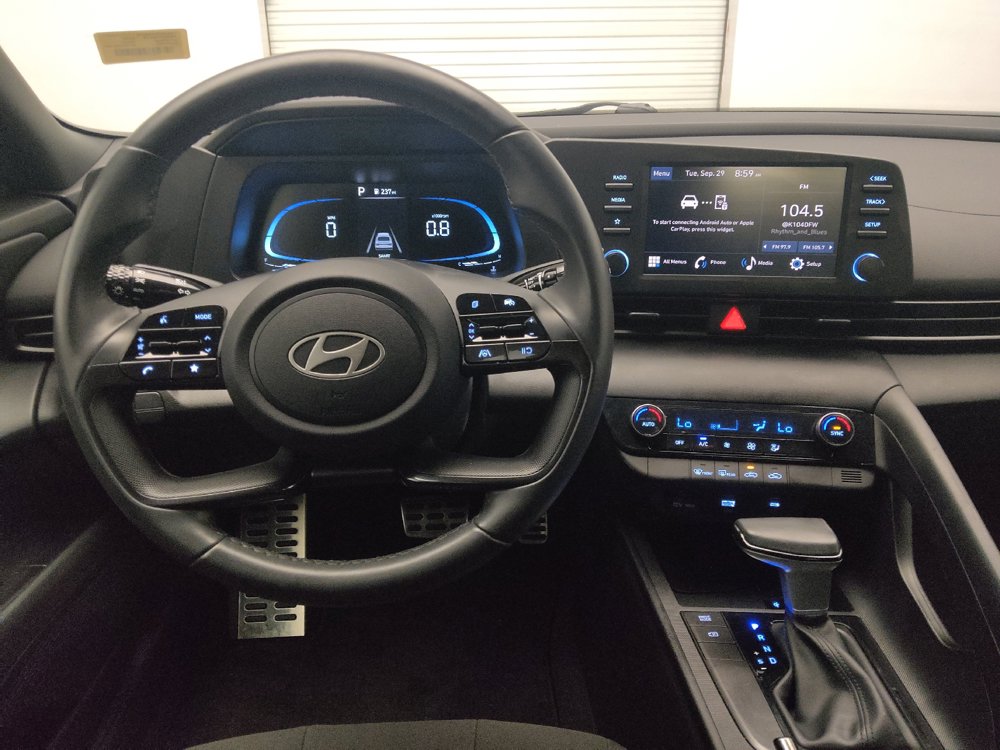 Used 2025 Hyundai Elantra Sport FWD image 22