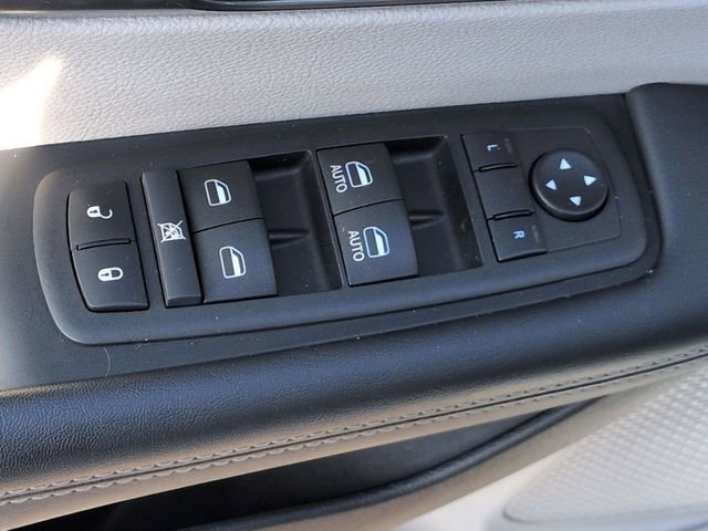 Used 2024 Chrysler Pacifica Touring-L FWD image 15